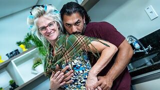 настоящая 67-летняя бабушка грубо трахнулась в анал порно