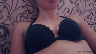 Пока сын гуляет Новый Год в комнате, его друг трахает мамку в  порно